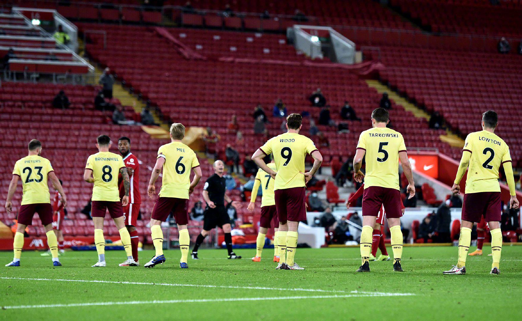 感受下库里的训练强度这一顿折返跑+投射 看着就累人啊.